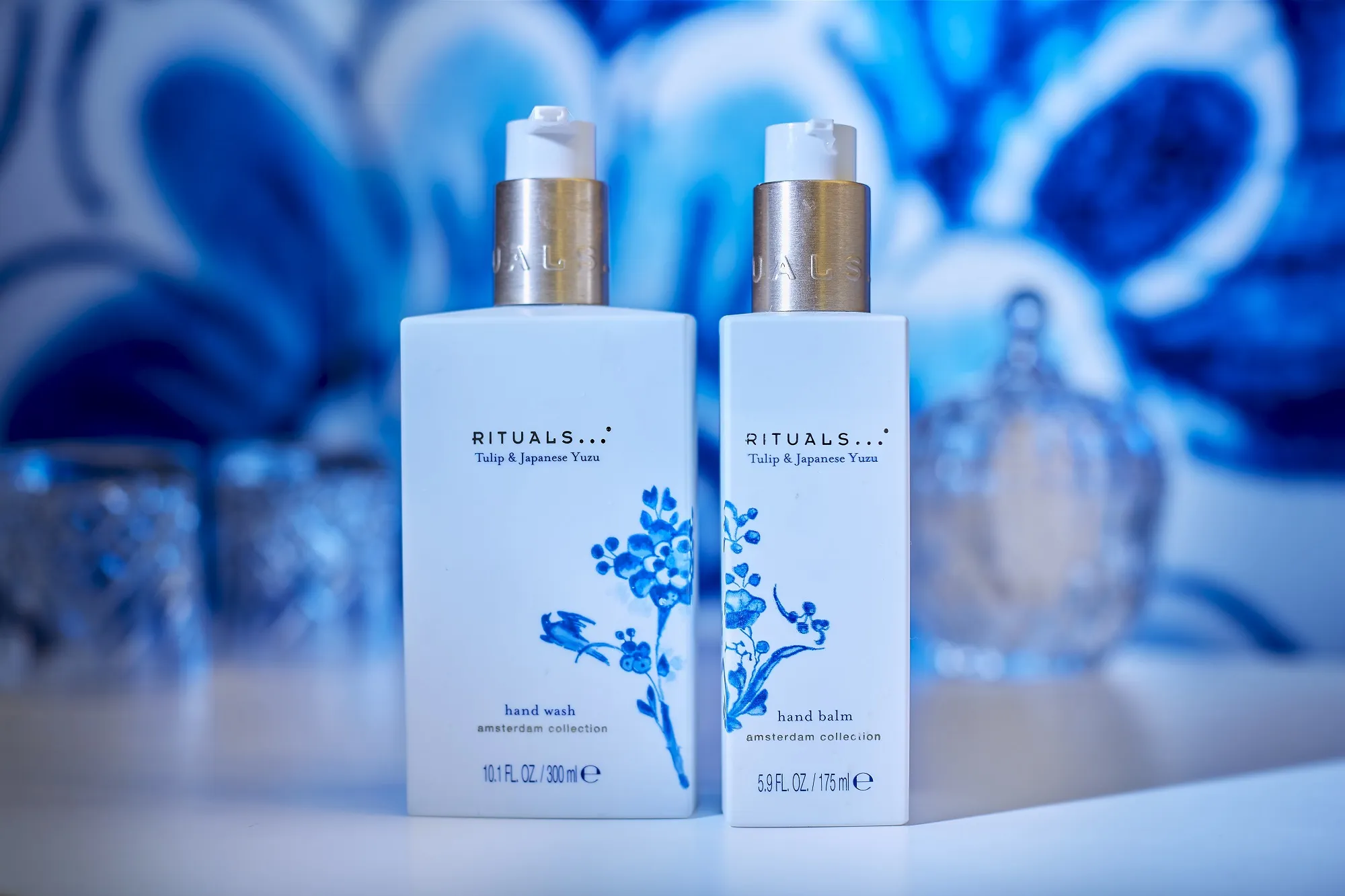 Carlton Ambassador Residence Room design badkamer met luxe toiletartikelen van Rituals