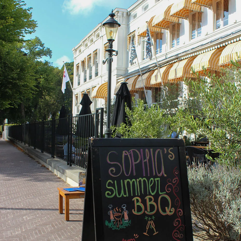 Sophia's Summer BBQ krijtbord op straat