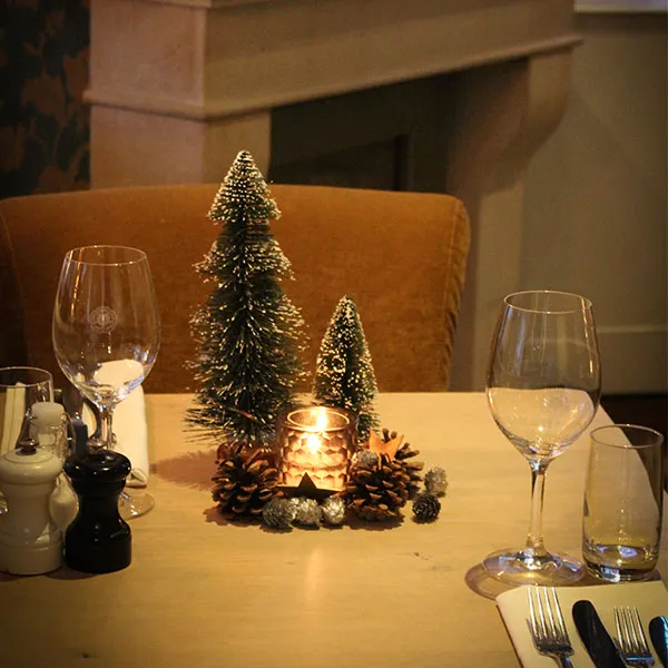 Gedekte kersttafel bij Restaurant Sophia Den Haag