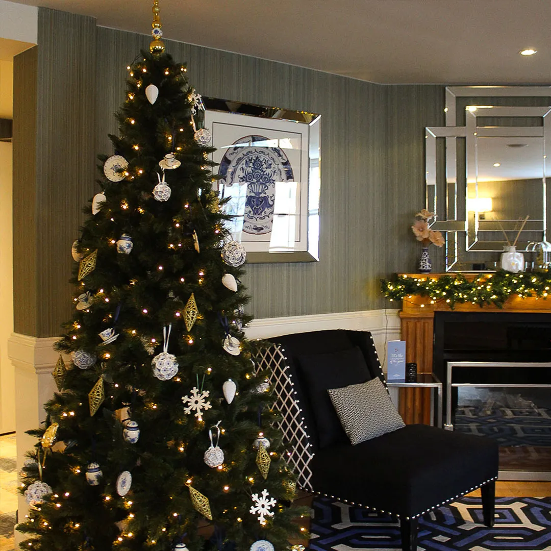 Kerstboom in de lobby bij Carlton Ambassador